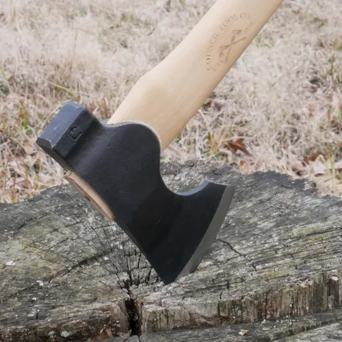 Vista 4 de COUNCIL TOOL Wood-Craft Hacha Talladora de Campamento - Hacha de Bushcraft de 1.7 libras con Mango de Hickory Curvado de 16" y Funda de Cuero