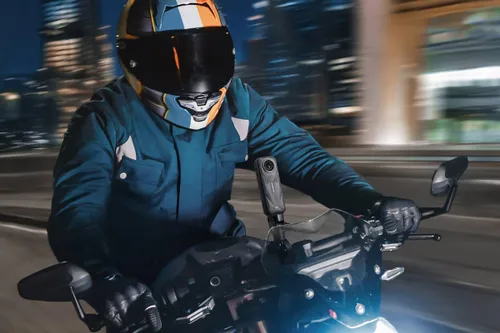 Vista 2 de Insta360 Paquete esencial de cámara de acción X5 8K 360