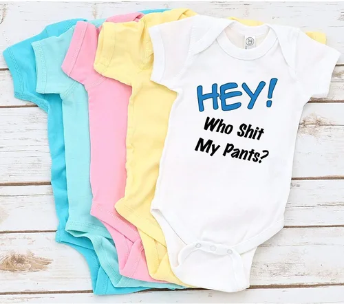 Vista 6 de Hey Who Shit My Pants Mameluco divertido de regalo para recién nacido lindo bebé