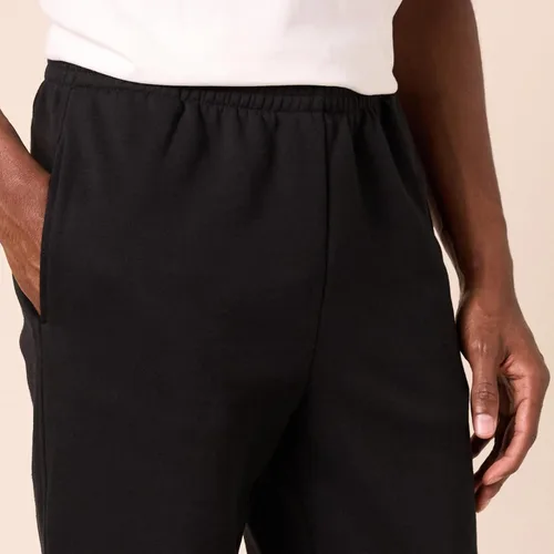 Vista 4 de Tienda Essentials Pantalones deportivos para hombre, forro polar, parte inferior cerrada (disponible en tallas grandes y altas)