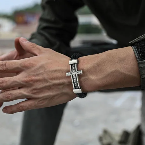 Vista 4 de Pulsera de cuero con cruz para hombre, de acero inoxidable, religiosa y religiosa con cruz lateral, pulsera de oración cristiana, regalo para hombres