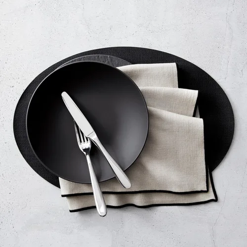 Vista 8 de Elrene Home Fashions Villeroy & Boch Manufacture Rock - Manteles individuales reversibles ovalados de piel sintética, 4 unidades, color negro