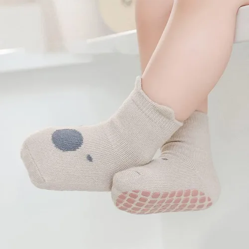 Vista 4 de Tatibana Calcetines antideslizantes para bebé, 5 pares de calcetines antideslizantes para niños pequeños, calcetines de dibujos animados para bebés