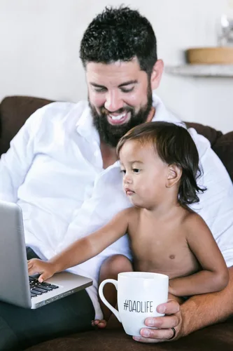 Vista 7 de Pearhead #DadLife - Taza para el día del padre, regalo para nuevos padres, regalo de niños, apto para lavavajillas y microondas, grande