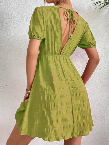 Vista 2 de WDIRARA Vestido corto acampanado con mangas abombadas y cuello en V profundo para mujer