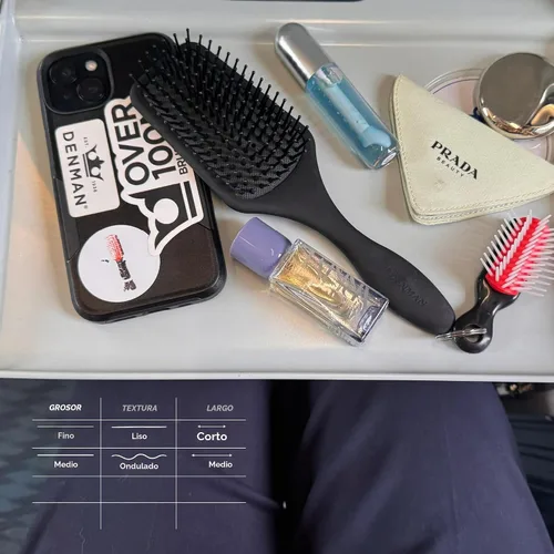Vista 9 de Denman Mini cepillo de pelo con cojín de paleta para secar con soplado, desenredar y viajar sobre la marcha, estilo cómodo, alisado y alisado