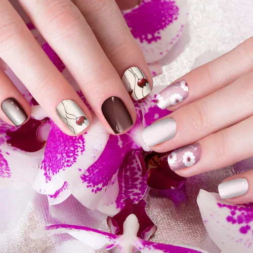 Vista 6 de Maitys 224 piezas de 16 hojas de calcomanías de uñas de envoltura completa, rayas de esmalte autoadhesivas con lima con kit de manicura
