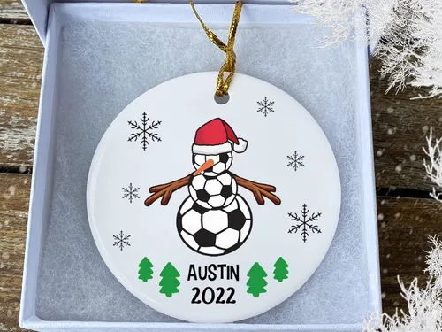 Vista 3 de Adorno de muñeco de nieve de fútbol, regalo divertido de Navidad 2023 para jugador, entrenador, aficionado, hijo, adorno novedoso para niños