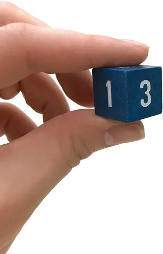 Vista 3 de EAI Education Cubos de números de madera - Juego de 12