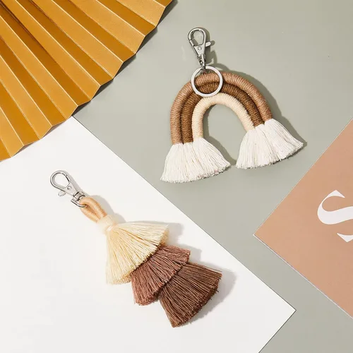 Vista 4 de 2 llaveros bohemios de arco iris con borlas y pompones para macramé para mujeres y niñas