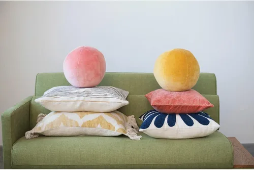 Vista 5 de Creative Co-Op Almohada de algodón con patrón lumbar Ikat y borlas, 16 pulgadas de largo x 24 pulgadas de ancho x 2 pulgadas de alto, amarillo