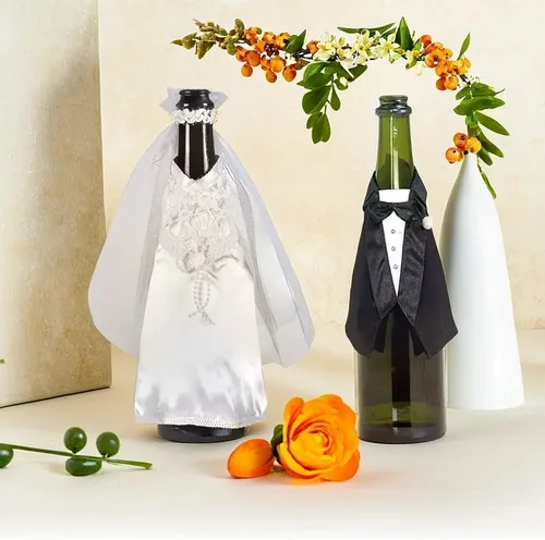 Vista 2 de Vestido de tela para botella de vino en blanco y negro clásico, 13.5 x 9.75 pulgadas (1 unidad), regalo perfecto para entusiastas del vino