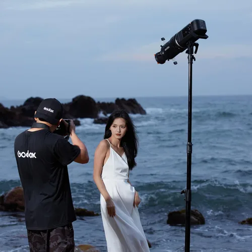 Vista 4 de Godox Flash para exteriores todo en uno AD600Pro II