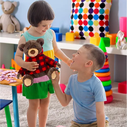 Vista 6 de DolliBu Oso marrón de felpa con capucha a cuadros rojos, oso suave y abrazable, adorable peluche de oso marrón del zoológico, bonito regalo
