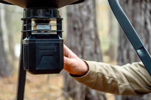 Vista 3 de Moultrie Pro Hunter III Feeder Kit - Bluetooth App Control Control de aplicación Bluetooth, se combina con Edge 3, 10 tiempos de alimentación