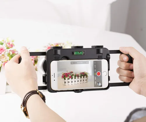 Vista 2 de MegaMount Multimedia Rig Case Estabilizador de video para Apple iPhone 8 y 7. Conecta fácilmente lentes, luces, micrófonos. Ideal para grabación