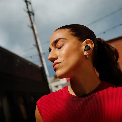 Vista 3 de Bose QuietComfort Ultra - Auriculares inalámbricos con cancelación de ruido con micrófono, audio inmersivo, carga USB-C, hasta 6 horas de batería