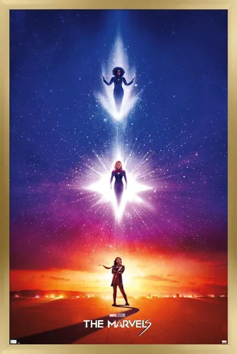 Vista 14 de Trends International Marvel The Marvels - Póster de pared de una hoja, 22.4 pulgadas de largo x 14.7 pulgadas, versión enmarcada de madera de granero
