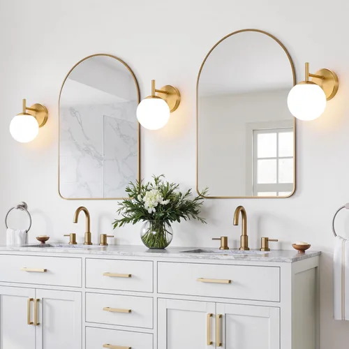 Vista 4 de Juego de dos apliques de pared dorados, paquete de 2 lámparas de baño de oro cepillado con vidrio de globo blanco lechoso, apliques modernos