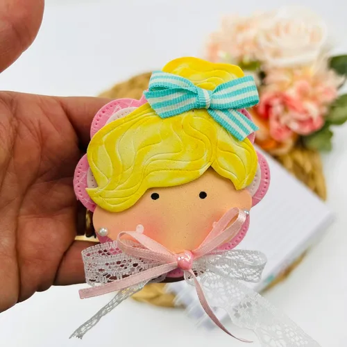 Vista 2 de Adorno hecho a mano para lápiz, adorno para bolígrafo, para niñas y amantes de la escritura, aplique en goma eva. adorable adorno de niña
