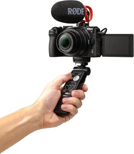 Vista 4 de Nikon Z 30 Cámara sin espejo compacta y ligera con lente NIKKOR 16-50mm con Kit del creador