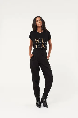 Vista 2 de Seta Apparel Camiseta Hell Yeah para mujer, Oro, plata.