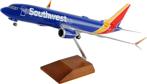 Vista 2 de Daron Skymarks SKR8268 Southwest Airlines SWA Boeing 737-MAX8 1/100 Scale with Wood Stand & Gear, Blue