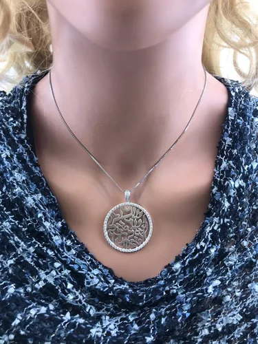 Vista 3 de Central Diamond Center Shema Israel - Collar con colgante de oración hebrea completa en plata de ley maciza con circonita pura brillante, Circonia