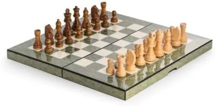 Vista 2 de Bey Berk - Juego de backgammon y ajedrez de madera verde con acabado lacado