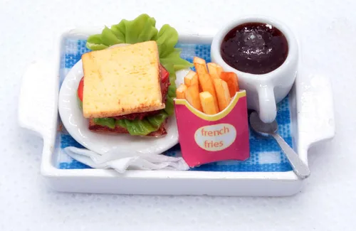 Vista 2 de Juego de comida en miniatura para casa de muñecas, sándwich, papas fritas y café, pequeños coleccionables de alimentos