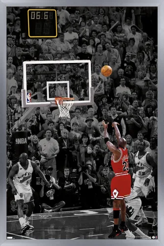Vista 11 de Trends International Michael Jordan - Póster de pared The Shot, 22.4 pulgadas de largo x 14.7 pulgadas, versión enmarcada en madera de granero