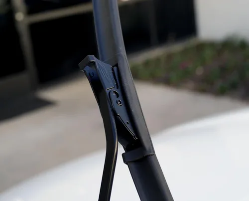 Vista 2 de wbu-24 – 22 múltiples adaptador Bracketless Parabrisas Limpiaparabrisas, 24" (600 mm) Driver Side & 22" (550 mm) Passenger Side, Conjunto de 2