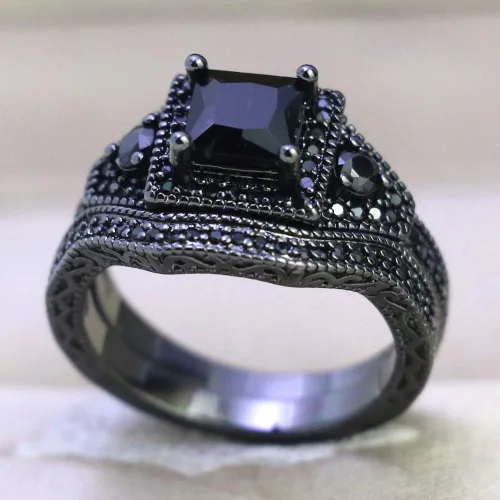 Vista 3 de Juego de anillos de boda de acero inoxidable chapado en oro negro con circonita cúbica
