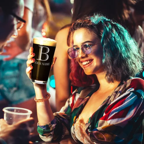 Vista 5 de Vasos personalizados con monograma, letra inicial B, vaso de cerveza grabado, 16 onzas, pintas grabadas, regalos de cumpleaños únicos para mujeres