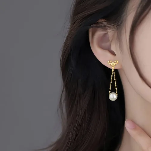 Vista 2 de SLUYNZ Pendientes colgantes de plata de ley para mujer, aretes de gota de perlas con lazo