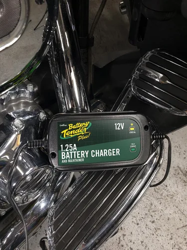 Vista 3 de Battery Tender Plus 12V - 1.25 AMP Cargador y Mantenedor de Batería - 022-0185G-DL-WH