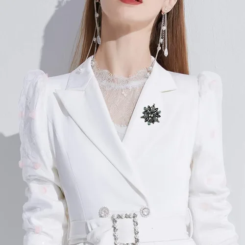 Vista 3 de YOQUCOL Broche con forma de flor de diamantes de imitación de cristal austriaco vintage para mujer