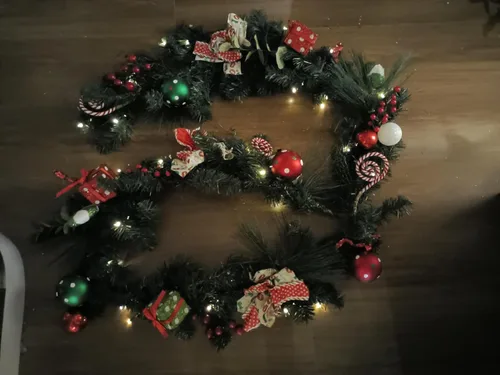 Vista 5 de Valery Madelman Guirnalda de Navidad Preencendida de 9 Pies con Luces para Repisa de Chimenea, Guirnalda de Navidad Iluminada para Exteriores