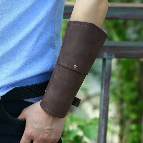 Vista 5 de Pulsera de cuero sintético con hebilla medieval punk, brazalete de armadura de brazo ancho