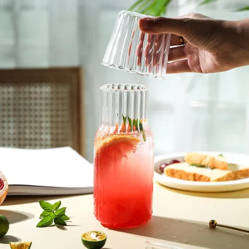 Vista 5 de Juego de 4 jarras de agua de noche y vidrio, jarra de agua de cristal de 20 onzas con vaso para mesita de noche, elegante decantador de enjuague