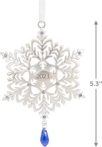Vista 4 de Hallmark Adorno navideño de copo de nieve 2023, metal prémium