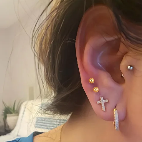 Vista 3 de Kit de piercing de oreja desechable con aretes de circonita de varios tamaños, kit fácil de perforar la oreja para su propio uso en casa