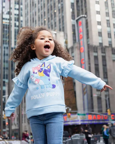 Vista 4 de Bluey Conjunto de sudadera con capucha y leggings de forro polar para niñas de niño a niño grande