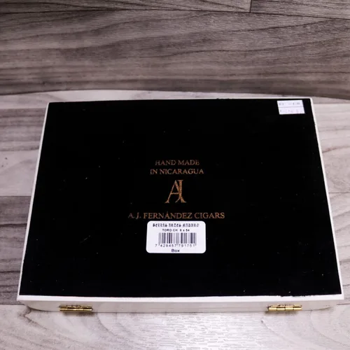 Vista 6 de Bellas Artes Caja de cigarros de Madera Toro Vacía - 9.5" x 7" x 2