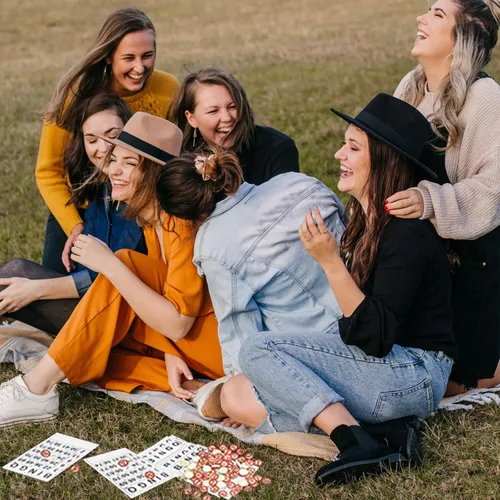 Vista 5 de Juego de Bingo Clásico, Juego de Bingo de Madera Incluye 40 Tarjetas de Números de Bingo y 75 Piezas de Ajedrez, Juego de Azar para Niños, Adultos