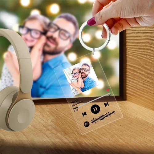 Vista 3 de Custom Spotify Keychain with PictureCustom Scannable Spotify Music Song Code Keychain