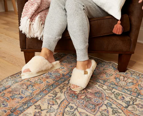 Vista 6 de Dearfoams Fireside Cairns - Sandalias fáciles de poner y quitar para mujer