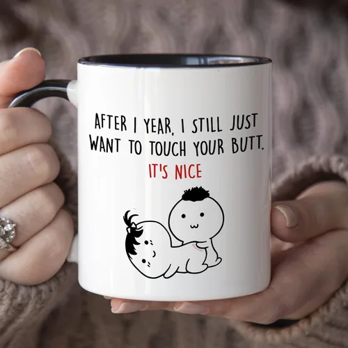 Vista 3 de YouNique Designs Taza de café de aniversario de un año, 11 onzas, Taza del primer aniversario para esposa, 1 Año Fechado Taza para ella (Mango negro)