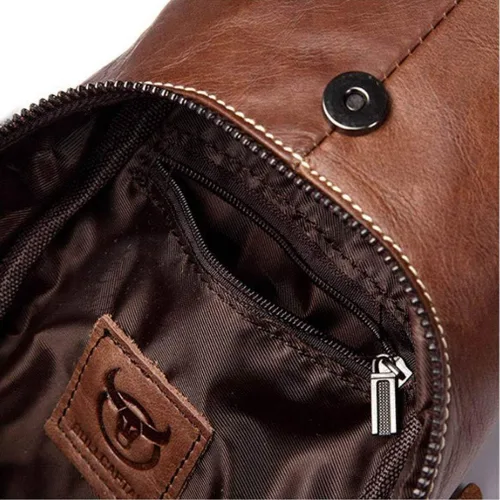 Vista 4 de Mochila estilo bandolera de piel para hombres y mujeres, bandolera de hombro, al pecho, mochila de uso diario para viajes, al aire libre