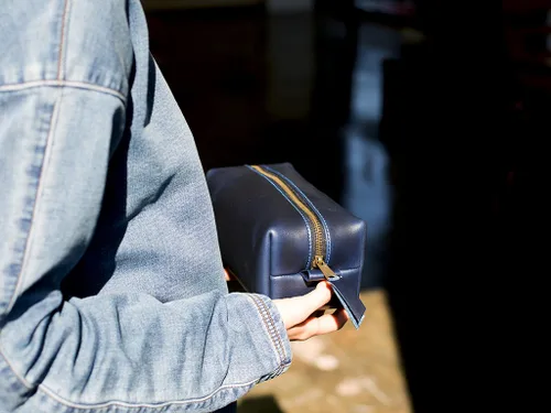 Vista 7 de Kit Dopp de piel auténtica, bolsa de aseo portátil para hombre para artículos de afeitado y aseo, organizador de cosméticos de viaje, regalo